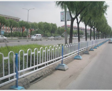 新疆交通圍欄