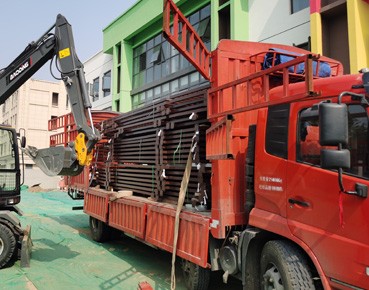 新疆北京龐各莊幼兒園圍欄項目卸車安裝